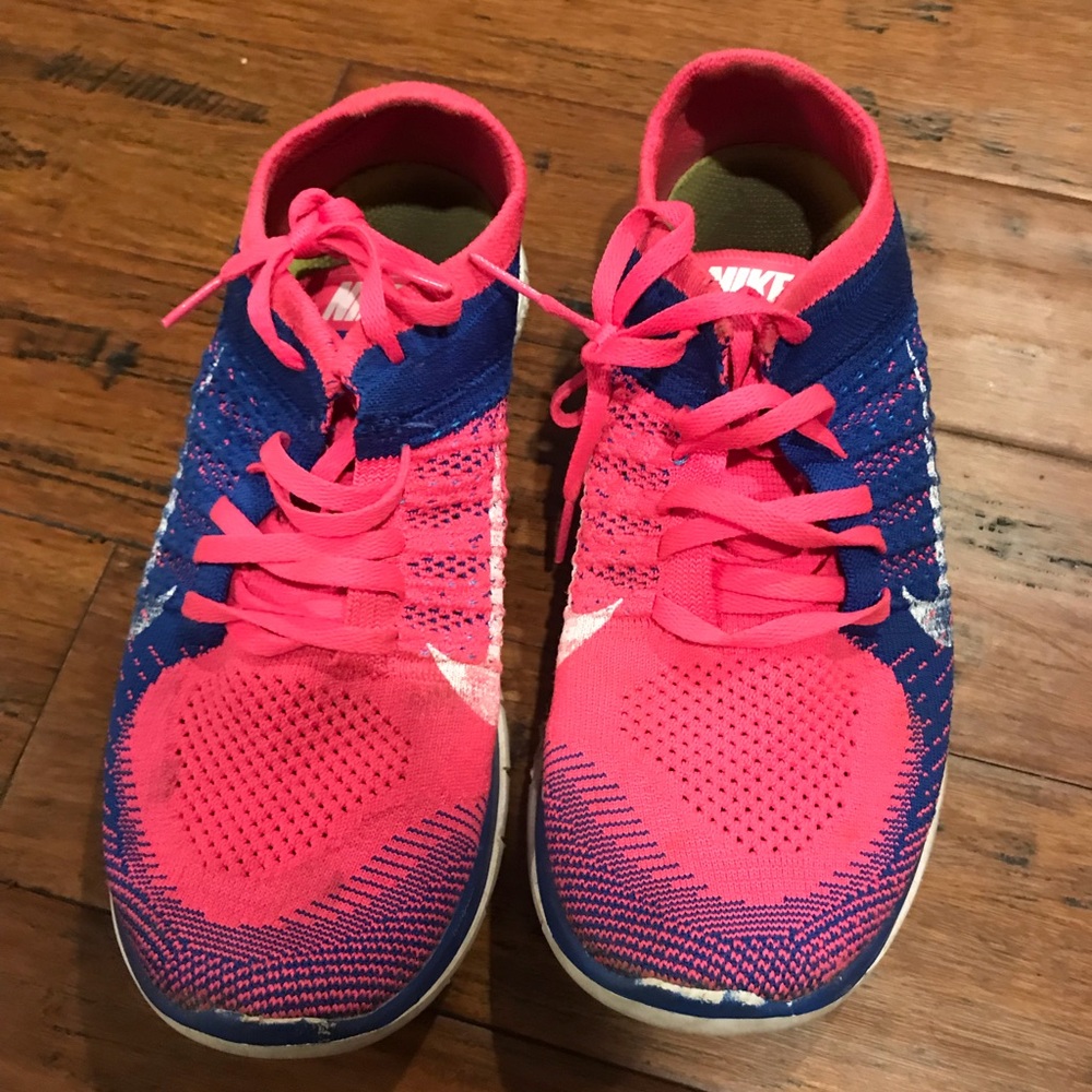 Nike flynit shoes!!